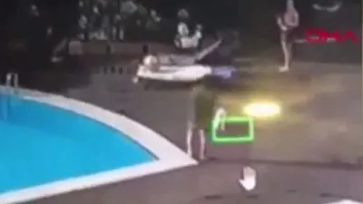 Köpeği tekmeleyen kişiye dersini böyle verdi