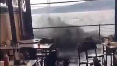 İstanbul Boğazı'nda savaş gemileri hız sınırını aşınca olanlar oldu
