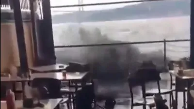 İstanbul Boğazı'nda savaş gemileri hız sınırını aşınca olanlar oldu