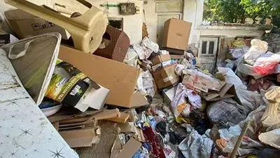 Kötü ve ağır koku ekipleri harekete geçirdi: 3 kamyon çöp çıktı
