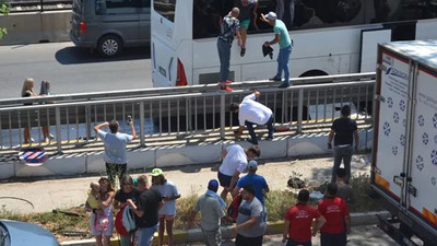 Turistlerin korku dolu anları kamerada
