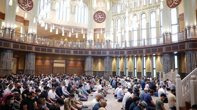 Taksim Camii'nde ilk bayram namazı