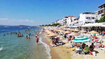 Ege'ye, Akdeniz'e gidemeyen İstanbullular soluğu orada aldı... Nüfus 15 kat arttı
