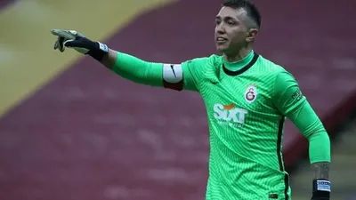 Muslera'dan, Godin'e ''Beşiktaş'' tavsiyesi