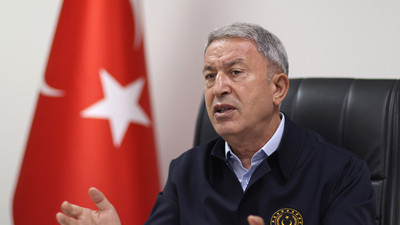 Bakan Akar ve komutanlar sınırda