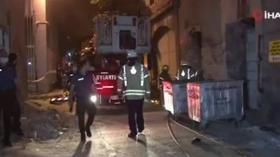 İstanbul'da bina çöktü