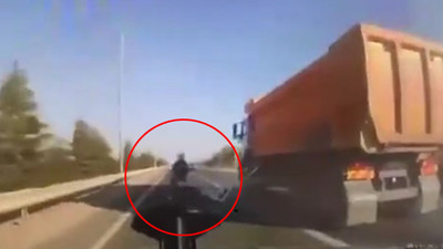 Ankara'da kan donduran görüntü: Tartıştığı motosikletliye böyle çarptı