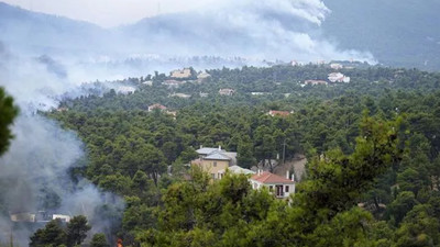 Yunanistan'da yangın durdurulamıyor