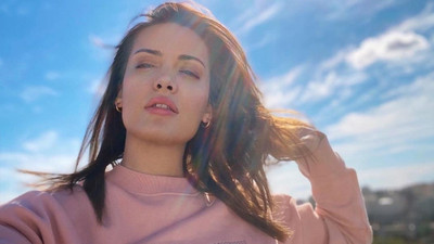 İrem Sak'tan sere serpe tatil pozu