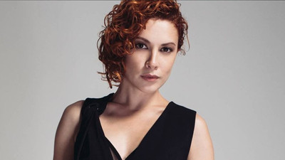 Güldür Güldür'ün Çiçek'i Açelya Topaloğlu siyah bikinisi ile büyüledi