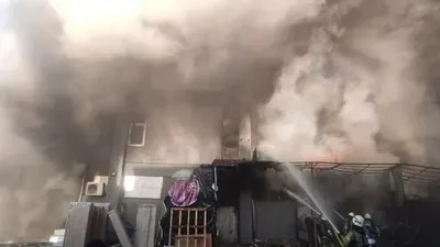 Bahçelievler'de yatak ve baza imalathanesinde yangın