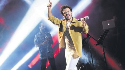 Şarkıcı Buray'a konserde hırsızlık şoku!