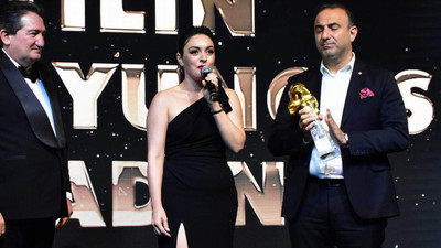 Türkiye Ezgi Mola'nın ödül törenindeki bu isyanını konuşuyor