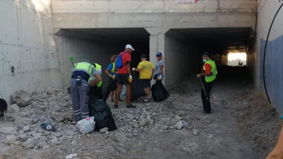 Bodrum'da gönüllüler ve belediye ekipleri temizlik çalışmalarına devam ediyor