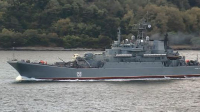 Rus savaş gemisi İstanbul Boğazı'ndan geçti