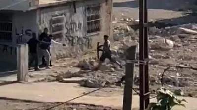 Aşiret mi, ordu mu ? Sokak ortasında film sahnesi gibi çatışma