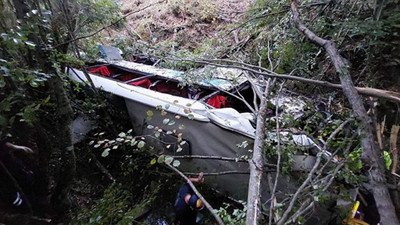 Yolcu otobüsü şarampole yuvarlandı; ölü ve yaralılar var