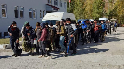 Minibüsten tam 48 kaçak Afgan yakalandı