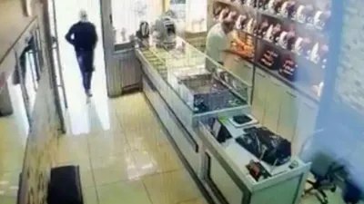 Kuyumcuda soyguncu dehşeti!