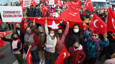 Sarıyer'de binlerce kişi ''Yaşasın Cumhuriyet'' dedi
