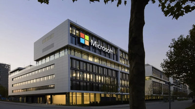 Microsoft, Apple'ı tahtından etti
