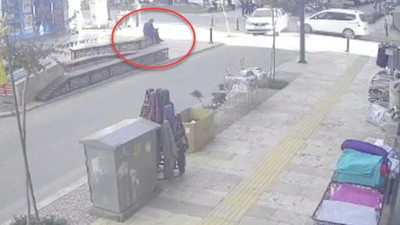 Ölüm teğet geçti! Kaldırımda otururken hayatının şokunu yaşadı