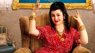 Yasemin Sakallıoğlu yüzüne Photoshop yapan makyöze ateş püskürdü!