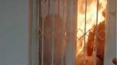 Kendini ve annesini diri diri yakmaya çalıştı