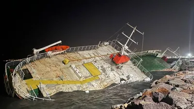 Fırtına İstanbul'da gemi batırdı!