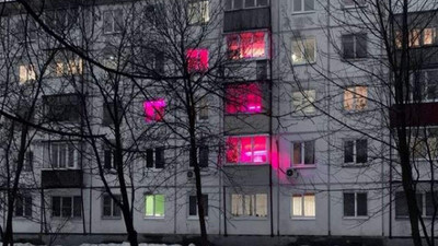 Geceleri ''pembe ışıkların'' yandığı bu evlerde ne oluyor ?