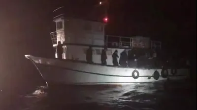 Balıkçı teknesi ''göçmen'' teknesi çıktı! 100 göçmen yakalandı