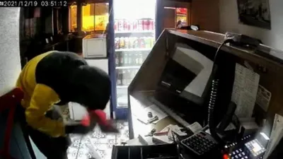 Önce Türk Bayrağı'nı öptü; sonra da....