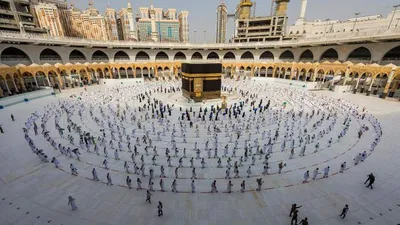 Kabe'de sosyal mesafe geri döndü