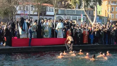 Haliç'te haç çıkarma töreni