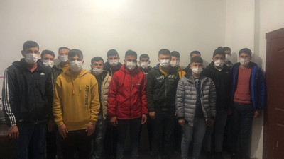 Sahte pasaportlu 25 Afgan yakalandı