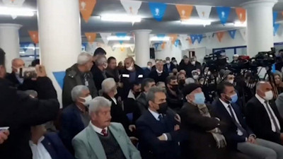 AK Partili Ünal konuşurken ''AK Partiliyim, açım'' diyen vatandaş salondan çıkarıldı