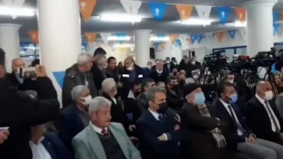 AK Partili Ünal konuşurken ''AK Partiliyim, açım'' diyen vatandaş salondan çıkarıldı