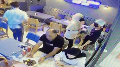 Kaşla göz arasında çaldılar! Taksim'deki hırsızlık anı kamerada