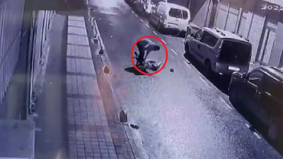Arkadaşını tek yumrukta yere serdi: O anlar kamerada