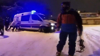 İstanbul'da ilginç görüntü! Herkes yolda kaldı, bir tek o kalmadı!