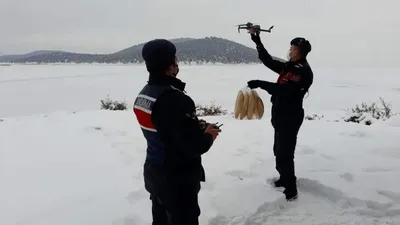 Jandarmadan mahsur kalan vatandaşlara ''drone'' ile yemek servisi
