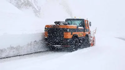 Antalya- Konya yolunda kar kalınlığı 60 santimetreye ulaştı