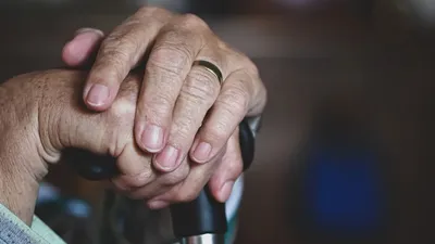 Huzurevinde tecavüz dehşeti! Gizli kamera sapık bakıcıyı ele verdi