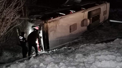 Yolcu otobüsü devrildi; 15 yaralı var!