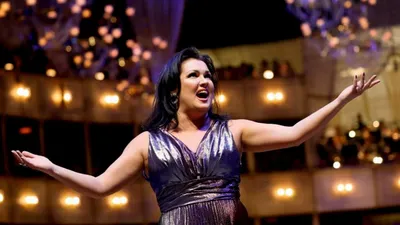 Rus opera sanatçısı görevden alındı