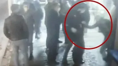 Metrobüs durağında bıçaklı saldırı