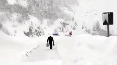Trabzon-Bayburt karayoluna çığ düştü