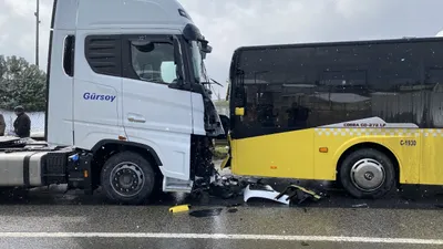 Ters yöne giren TIR ile İETT otobüsü kafa kafaya çarpıştı