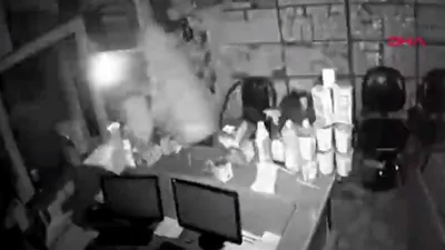 Kasa fareleri kamerada... Sürükleye sürükleye çaldılar