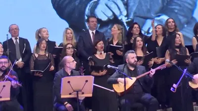 İmamoğlu, Aşık Veysel anmasında türkü söyledi